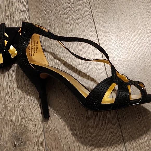 Sandals - Picture 2 of 3